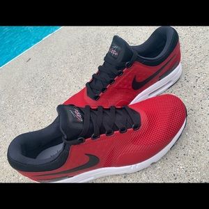 Nike Air Max Zero Essential